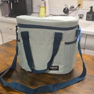 Igloo Cooler Bag - Light Blue and Navy